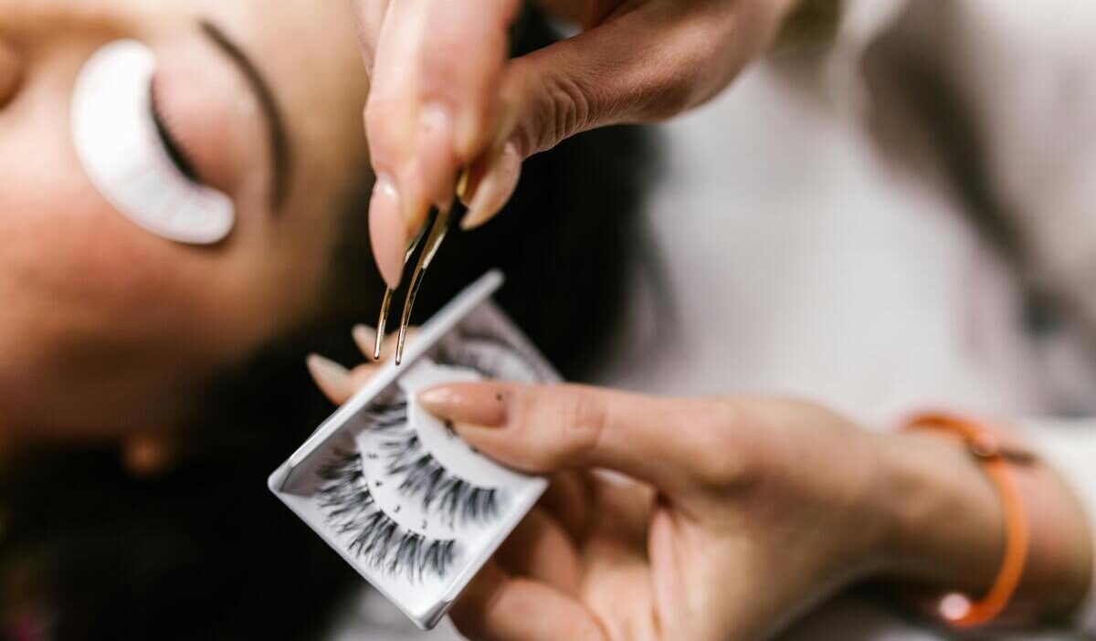 How Long Do Lash Extensions Last?