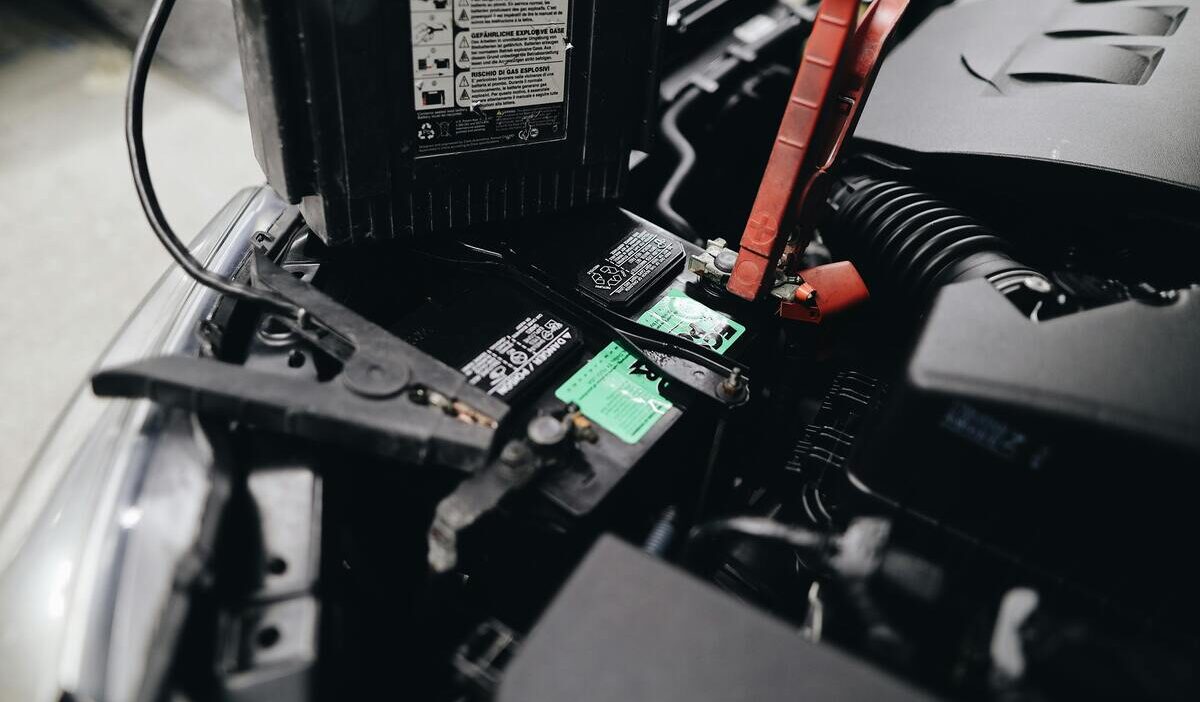 how-long-does-electric-car-battery-last-in-a-day