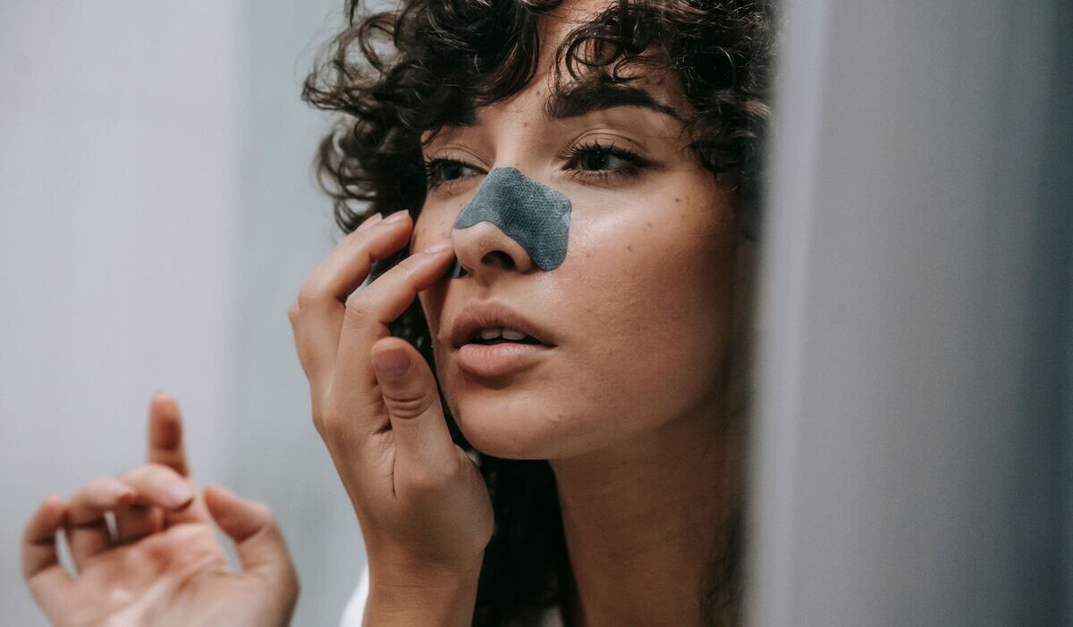 Are-sebaceous-filaments-the-same-as-blackheads-