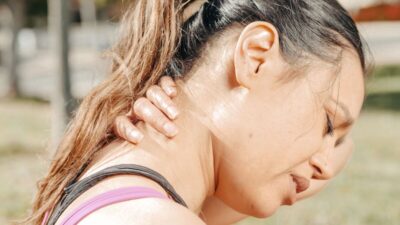 how-to-get-rid-of-stiff-neck-in-10-seconds